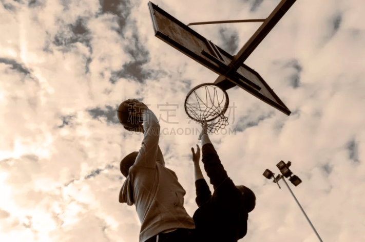 足球曼联新援首秀即破门，球迷高呼：值了！