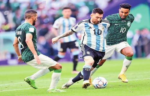 年薪5412万，又一次受伤倒下！被抛弃的超级巨星，这笔交易亏大了